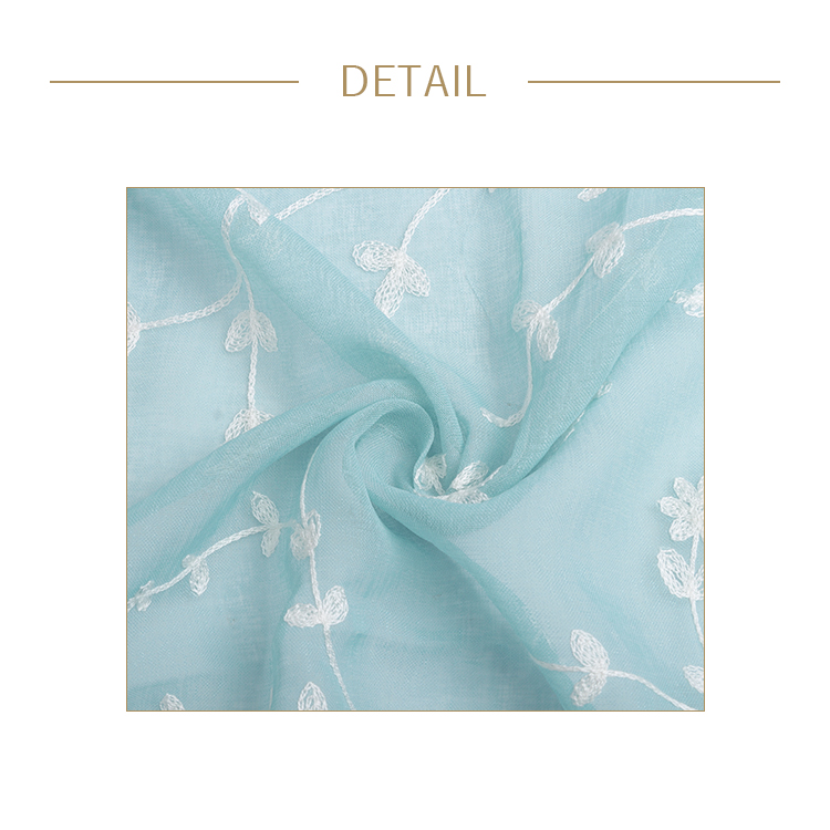 柔らかな生地感と上品な色合いのボタニカル刺繍が美しいレースカーテン
